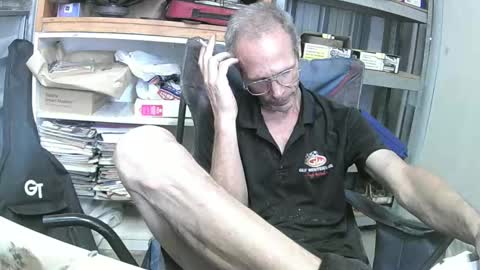 Snapshot of 04oldskool chatting on 12.10.24 04oldskool online show from 12.10.24