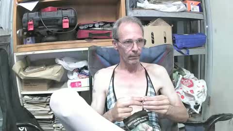 Snapshot of 04oldskool chatting on 12.22.24 04oldskool online show from 12.22.24