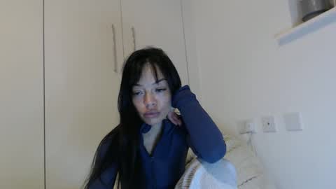 Snapshot of 0aught chatting on 11.08.25 esmay 19 online show from 11.08.25