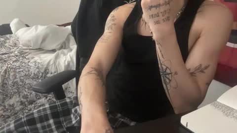 Snapshot of 10incock18 chatting on 12.16.25 10incock18 online show from 12.16.25