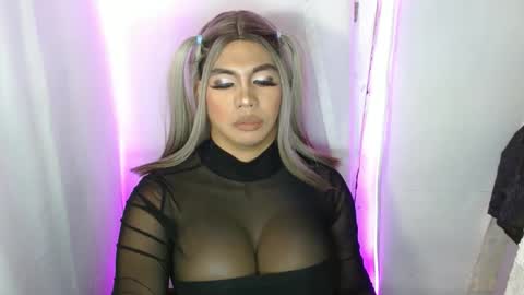 Snapshot of 11inchsinglecious chatting on 01.25.25 HUGECOCK online show from 01.25.25