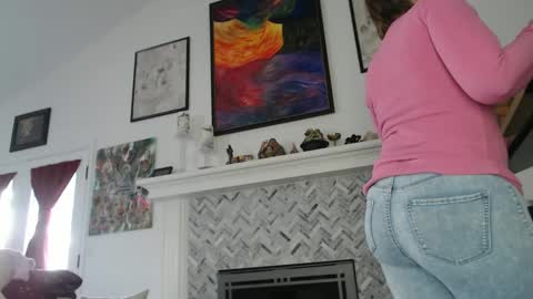 Aurora Willows online show from 01.24.25