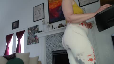 Aurora Willows online show from 02.06.25