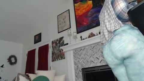 Aurora Willows online show from 03.10.25