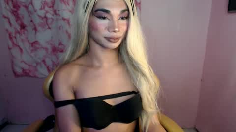 Snapshot of 18_nicole chatting on 02.15.25 barbie online show from 02.15.25