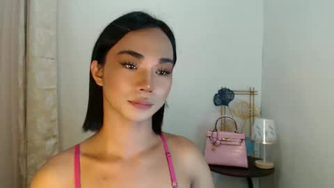 Snapshot of 18_nicole chatting on 11.09.25 barbie online show from 11.09.25