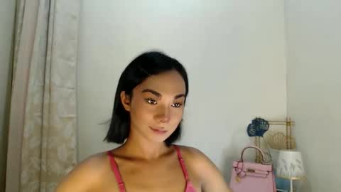 Snapshot of 18_nicole chatting on 11.10.25 barbie online show from 11.10.25