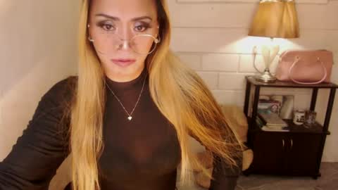 Snapshot of 1bigsurprise4you chatting on 12.30.24 angel online show from 12.30.24