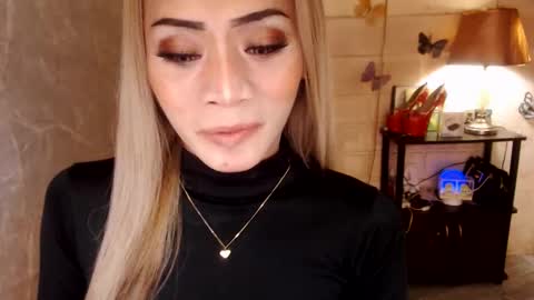 Snapshot of 1bigsurprise4you chatting on 11.12.25 angel online show from 11.12.25