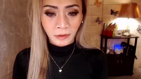 Snapshot of 1bigsurprise4you chatting on 11.16.25 angel online show from 11.16.25