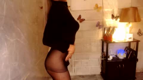 Snapshot of 1bigsurprise4you chatting on 11.24.25 angel online show from 11.24.25