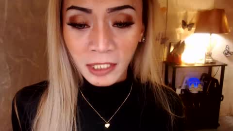 Snapshot of 1bigsurprise4you chatting on 11.27.25 angel online show from 11.27.25