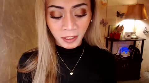 Snapshot of 1bigsurprise4you chatting on 11.27.25 angel online show from 11.27.25