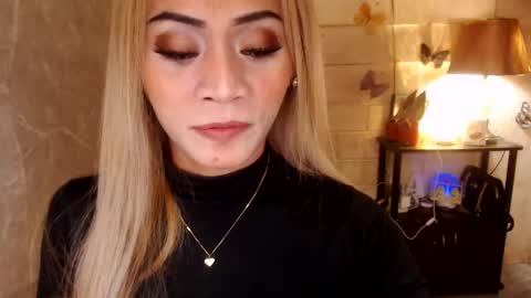 Snapshot of 1bigsurprise4you chatting on 12.01.25 angel online show from 12.01.25