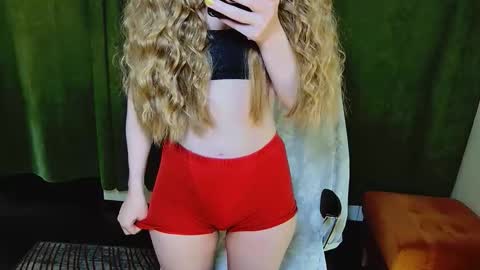 Snapshot of 1goldilocks chatting on 02.16.26 online show from 02.16.26