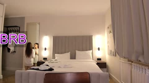 Lily 3 online show from 11.17.25