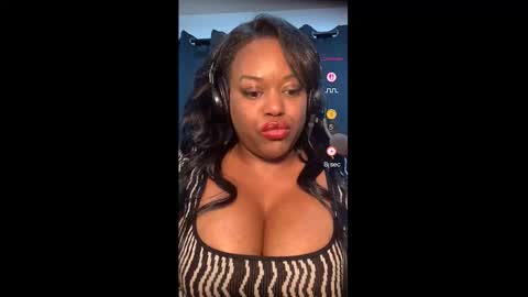 Lillycakes online show from 02.16.26