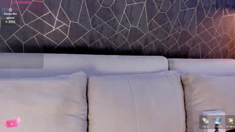 Snapshot of 1m_bella chatting on 03.04.25 bella online show from 03.04.25