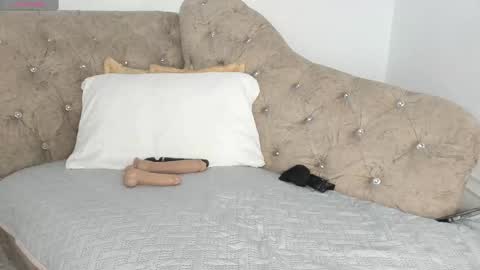 Snapshot of 1naughty_milf chatting on 02.25.25 Luisa online show from 02.25.25