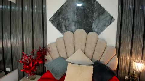 Snapshot of 1naughty_milf chatting on 01.08.26 Luisa online show from 01.08.26