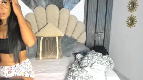 Snapshot of 1naughty_milf chatting on 02.26.26 Luisa online show from 02.26.26