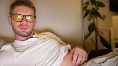 Snapshot of 2017ssseeexxx chatting on 12.04.24 Romano online show from 12.04.24