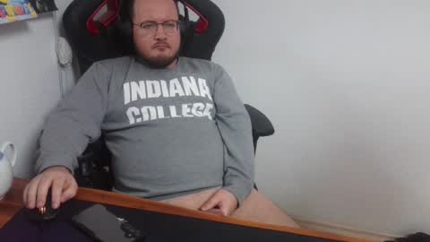 Snapshot of 20yomaleforgirls chatting on 12.17.24 ask me in pm online show from 12.17.24