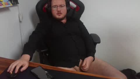 Snapshot of 20yomaleforgirls chatting on 12.19.24 ask me in pm online show from 12.19.24