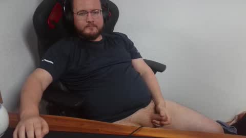 Snapshot of 20yomaleforgirls chatting on 09.26.25 ask me in pm online show from 09.26.25