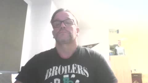 Snapshot of 21cmlong1 chatting on 11.05.25 Thomas online show from 11.05.25