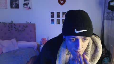 Snapshot of 2cb0y chatting on 10.06.25  BAD  online show from 10.06.25