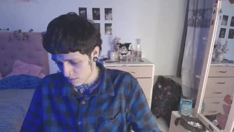 Snapshot of 2cb0y chatting on 10.15.25  BAD  online show from 10.15.25