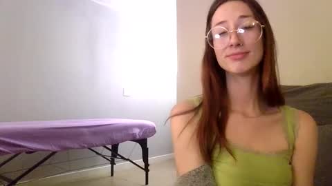 Snapshot of 2gorls1link chatting on 12.31.24 2girls1link online show from 12.31.24