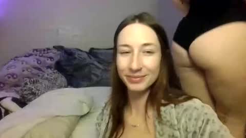 Snapshot of 2gorls1link chatting on 01.04.25 2girls1link online show from 01.04.25