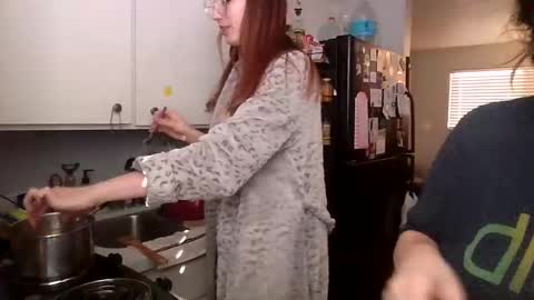 Snapshot of 2gorls1link chatting on 01.09.25 2girls1link online show from 01.09.25