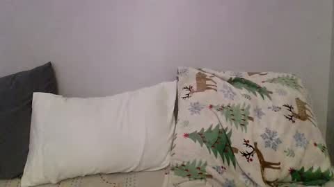 Snapshot of 2gorls1link chatting on 01.22.25 2girls1link online show from 01.22.25