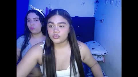 2moons_full_of_love online show from 11.08.25