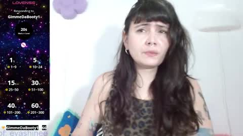 Snapshot of 333w4zh1n3 chatting on 05.10.26 Eva online show from 05.10.26