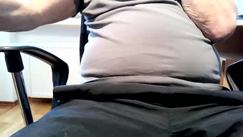 Snapshot of 35cam chatting on 10.20.25 35cam online show from 10.20.25