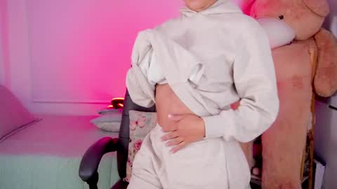 independent model online show from 04.12.26