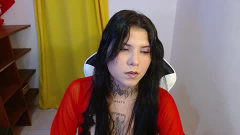 Snapshot of 3rika_gomez chatting on 12.15.25 erika online show from 12.15.25