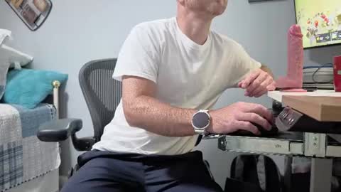 Snapshot of 5ft5 chatting on 06.18.26 Hi Five The Short Guy online show from 06.18.26