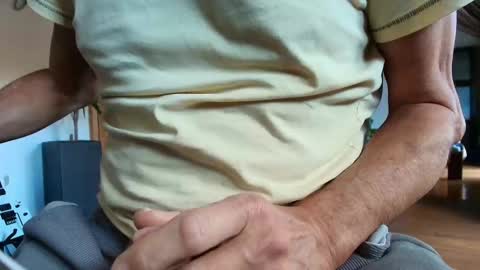 Snapshot of 6fun_cam chatting on 10.26.25 Noha online show from 10.26.25