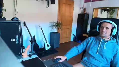 Snapshot of 6fun_cam chatting on 11.14.25 Noha online show from 11.14.25