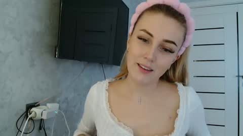 Snapshot of 7melania chatting on 10.07.25 7melania online show from 10.07.25