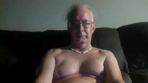 Snapshot of 808dred chatting on 04.21.26 808dred online show from 04.21.26