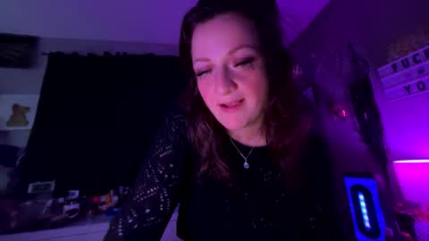 That girl online show from 11.22.25