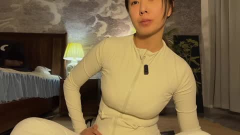 Snapshot of 9567gigi chatting on 04.18.26 lily online show from 04.18.26
