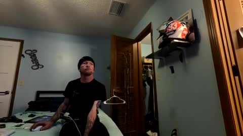 Snapshot of 9_25 chatting on 12.08.24 8over6 online show from 12.08.24