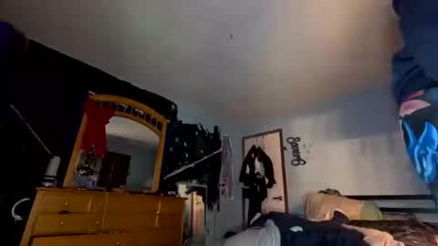 Snapshot of 9_25 chatting on 01.06.25 8over6 online show from 01.06.25